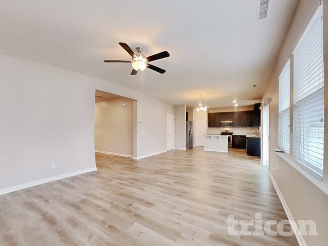 Building Photo - 923 Avondale Dr