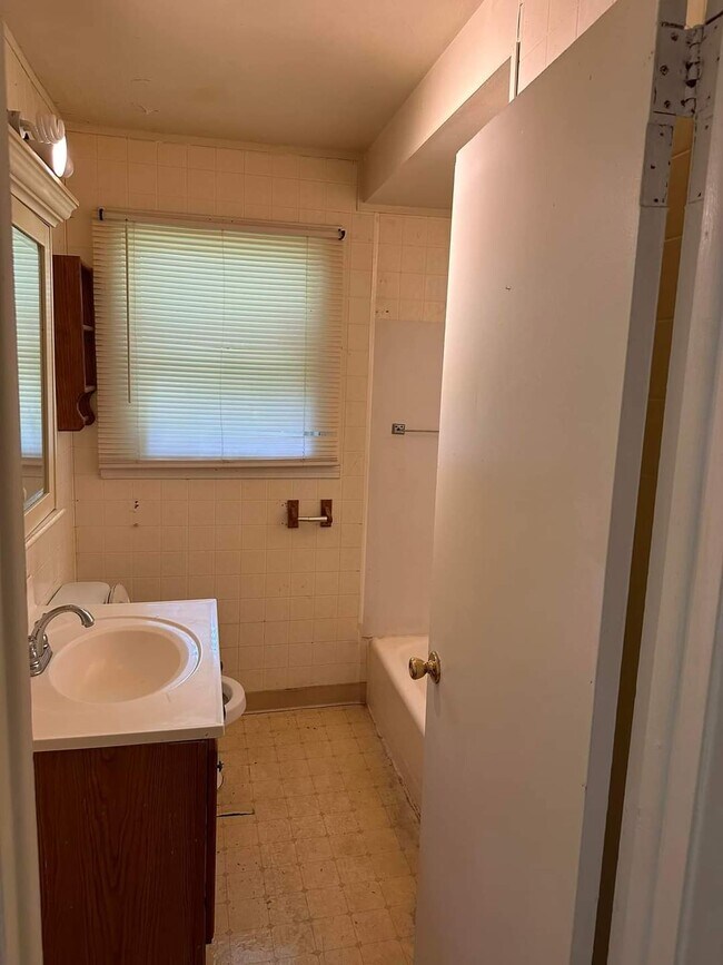 Building Photo - 6507 Cranwood Dr