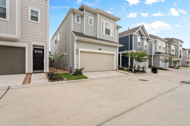 Building Photo - 3207 Cedar Dawn Ln