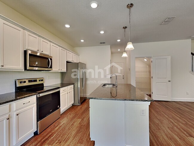 Foto del edificio - 8661 Highfield Ave