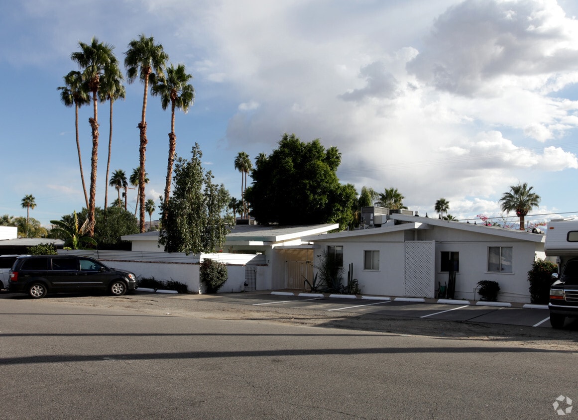 Primary Photo - 745 E San Lorenzo Rd