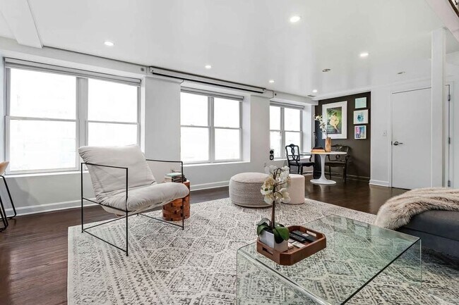Foto del edificio - 156-160-160 Chelsea St