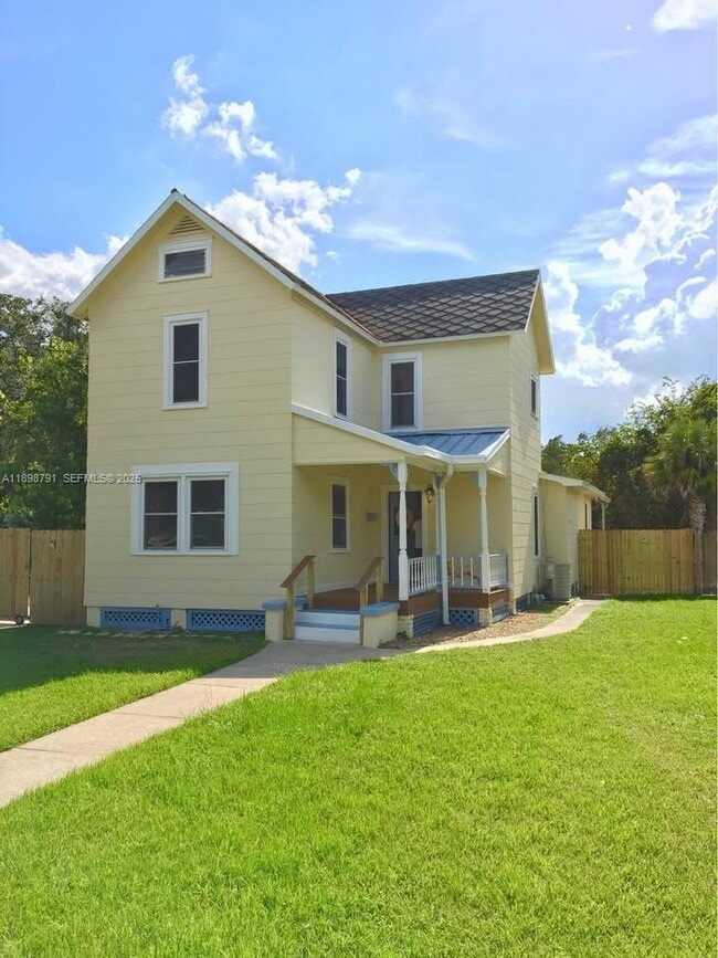 Building Photo - 830 S Beach St