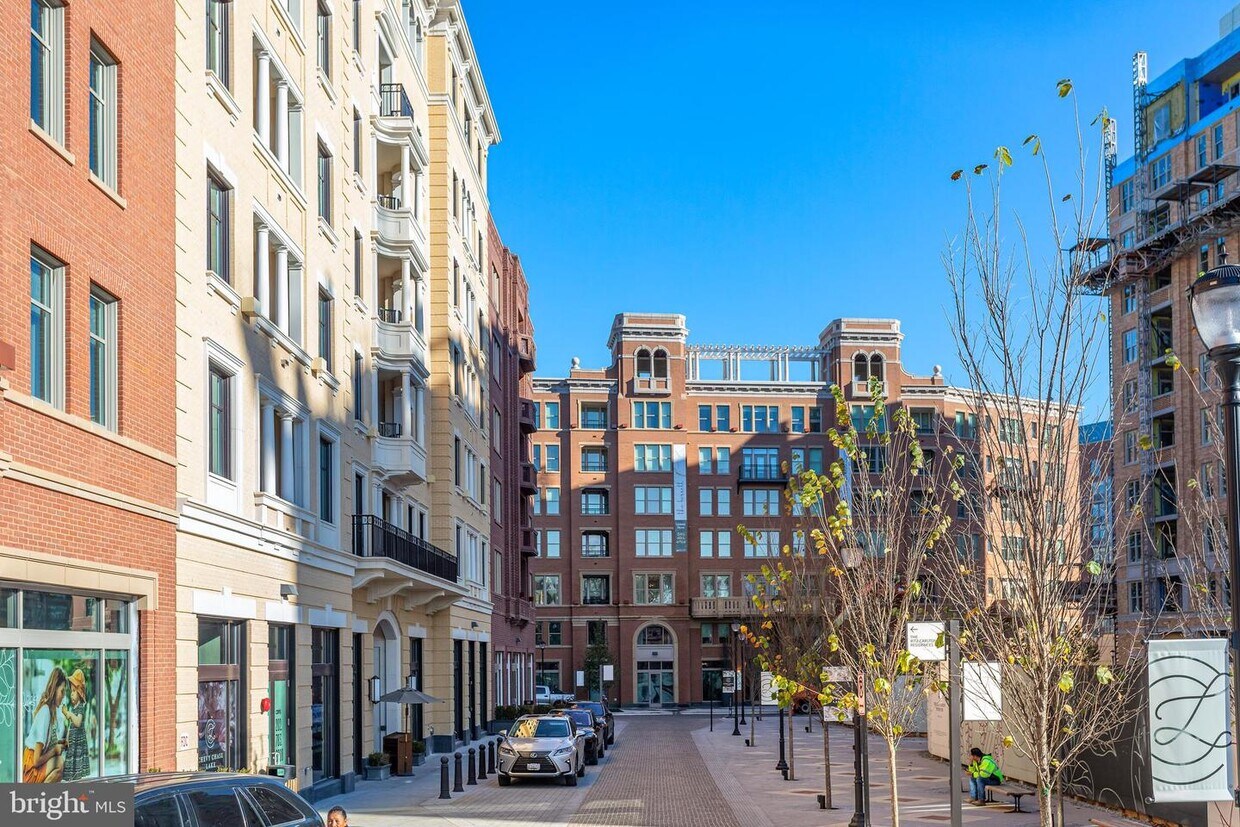 8551 Connecticut Ave Unit 610, Chevy Chase, MD 20815 Room for Rent in