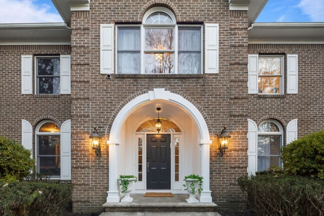 Building Photo - 11 Viola Rd