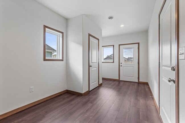 Foto del edificio - 4-bedroom, 3-bathroom South Fargo Single-F...