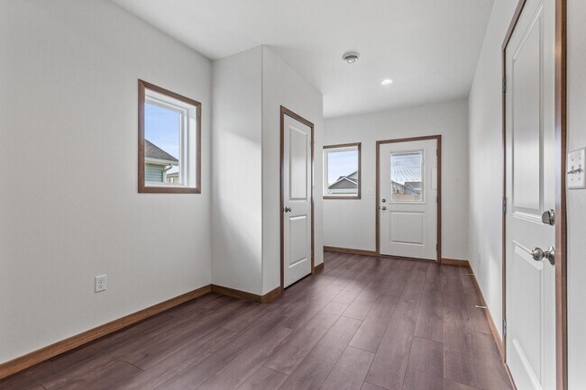 Foto del edificio - Three Level split home w/ 2 Stall Garage