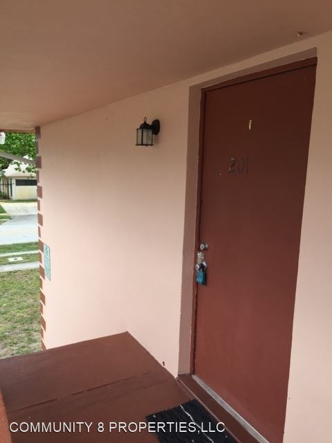 Foto del edificio - 3 br, 2 bath House - 7480 SW 10 CT #201A