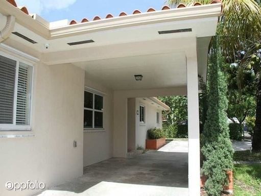 Building Photo - 3190 NW Flagler Ter