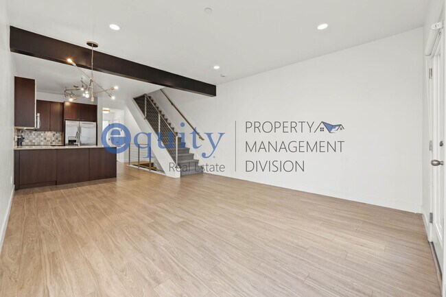 Foto del edificio - 7740 Rooftop Dr