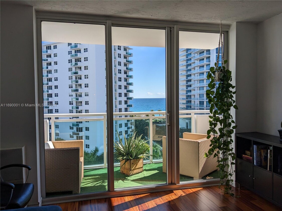 Foto principal - 3000 S Ocean Dr