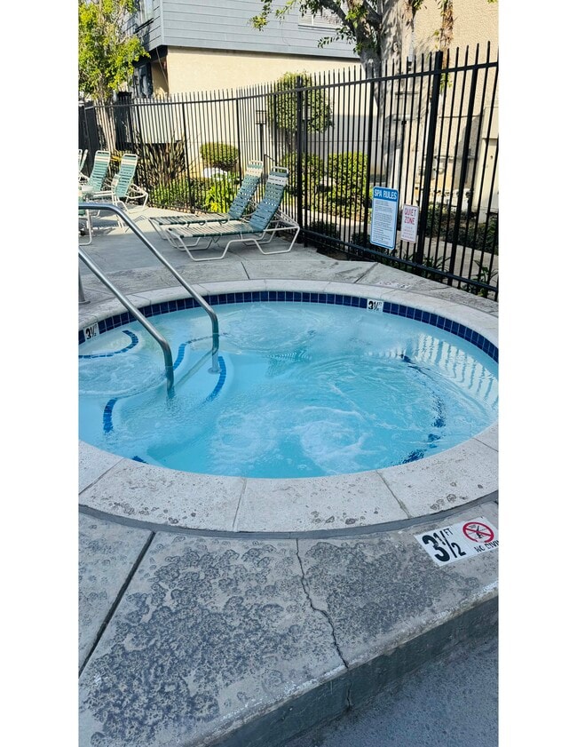 Foto del edificio - 18550 Hatteras St