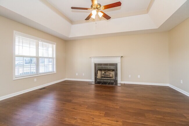 Building Photo - 304 Acorn Ct