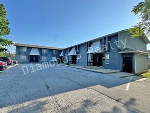 Building Photo - 509 W Swan St