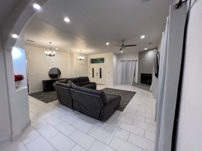 Building Photo - 501 Deer Run
