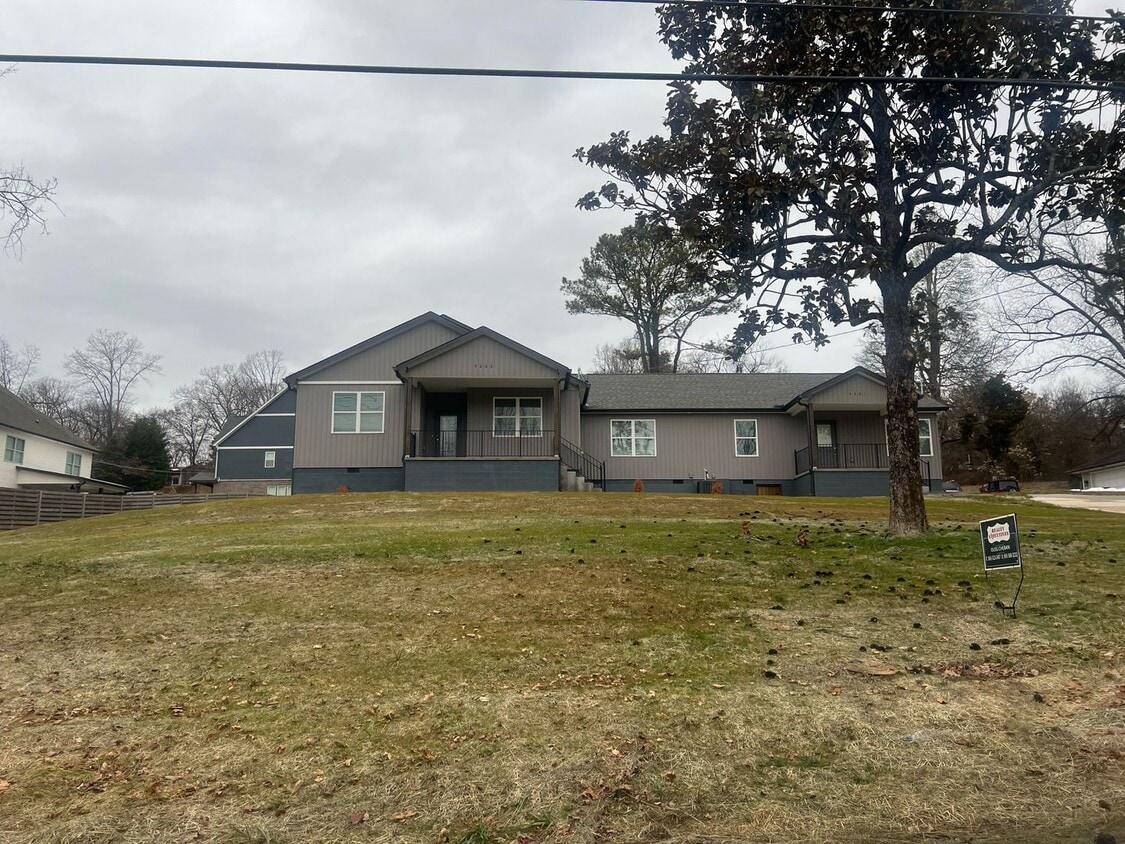 NEW DUPLEX Conveniently located to 40 West - NEW DUPLEX Conveniently located to 40 West