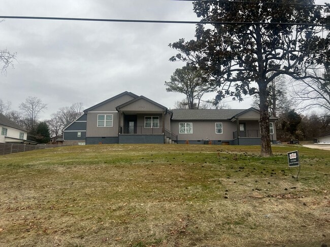 NEW DUPLEX Conveniently located to 40 West - NEW DUPLEX Conveniently located to 40 West House