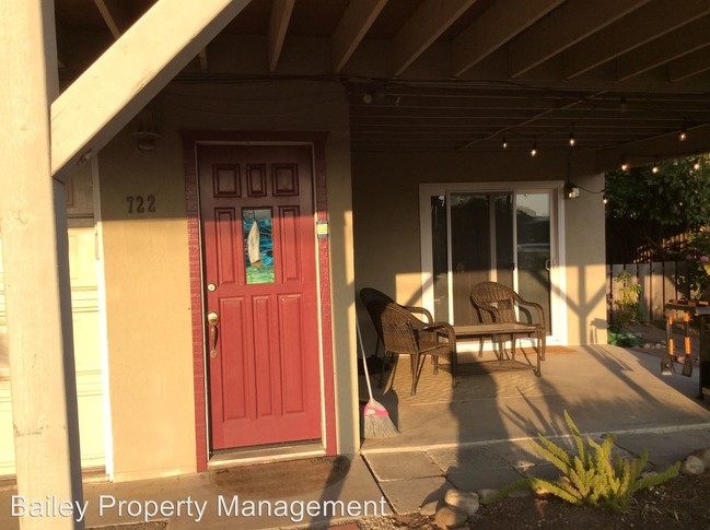 Building Photo - 722 Seacliff Dr