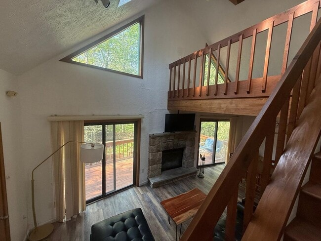Building Photo - Charming 3BR House in Pocono Lake