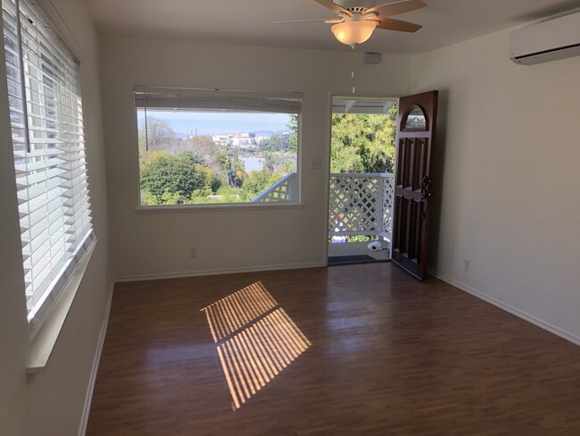 Livingroom opposite view - 3231 Bennett Dr