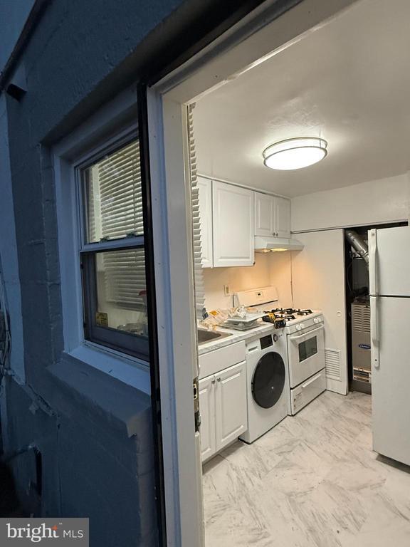 Building Photo - 2533 Iverson St