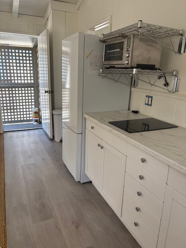 Building Photo - 117 Apolena Ave