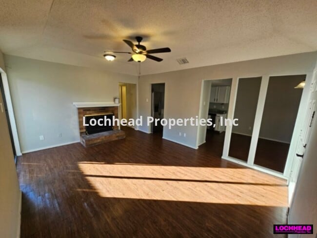 Building Photo - ****SECTION 8-OK***** 2 BEDROOM DUPLEX IN ...