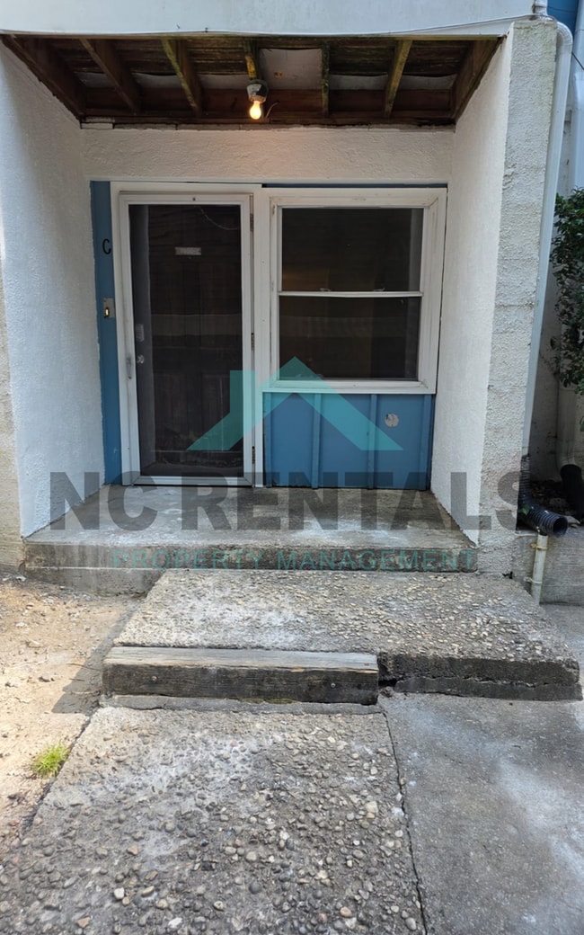 Building Photo - 7000 Longstreet Dr
