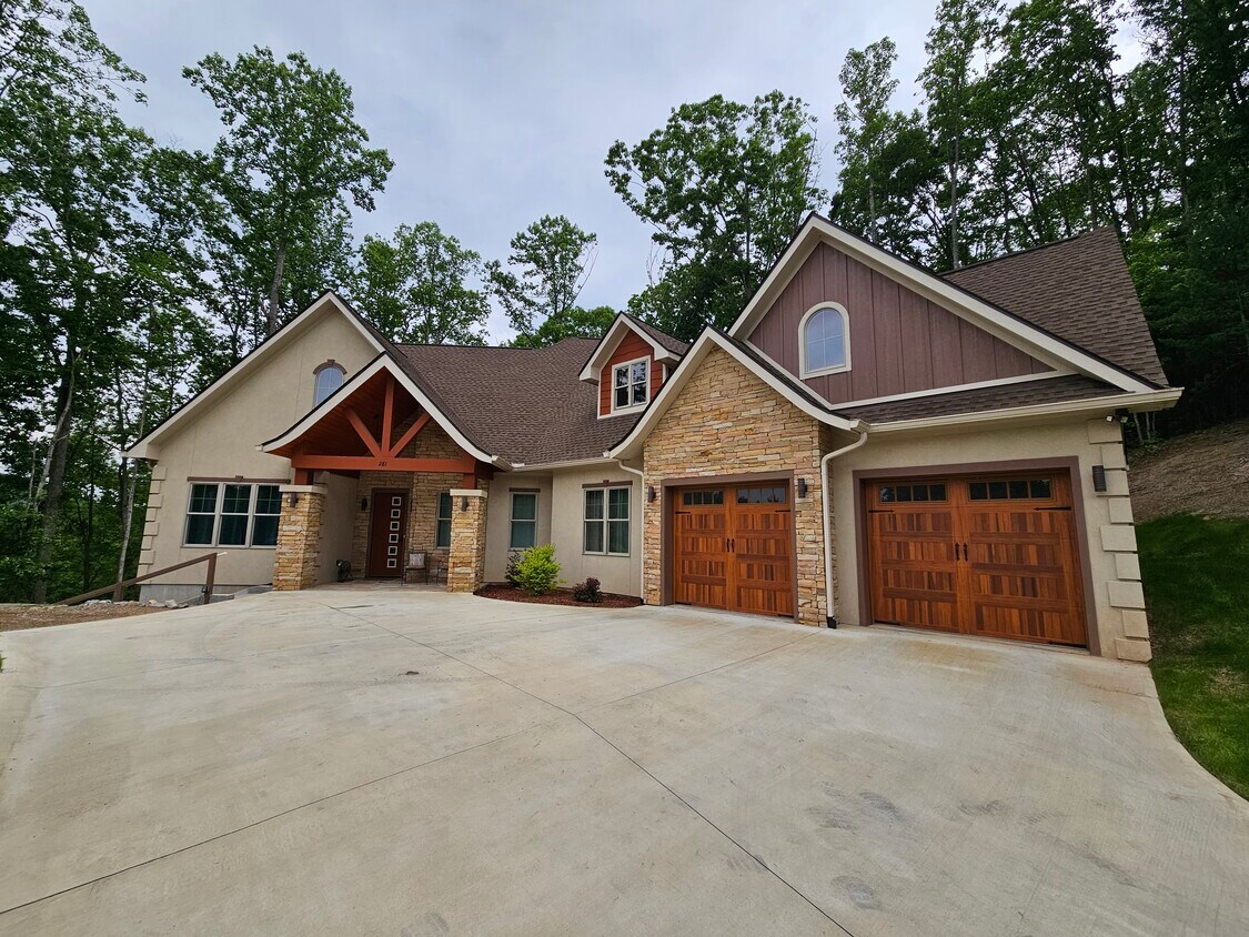 Foto principal - 281 Judson Ridge Rd
