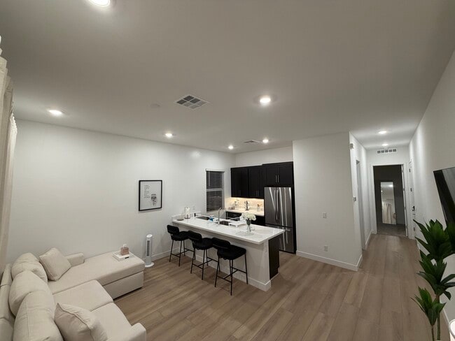 Building Photo - 10023 Decano Ridge St