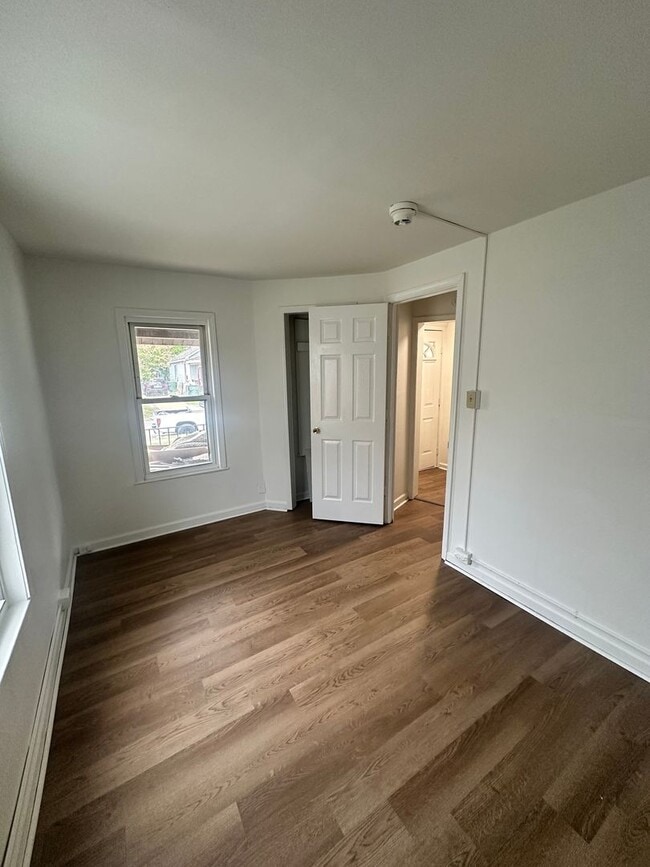 Building Photo - Single Family Home