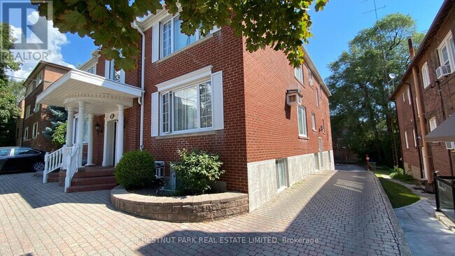Building Photo - 1695 Bathurst St