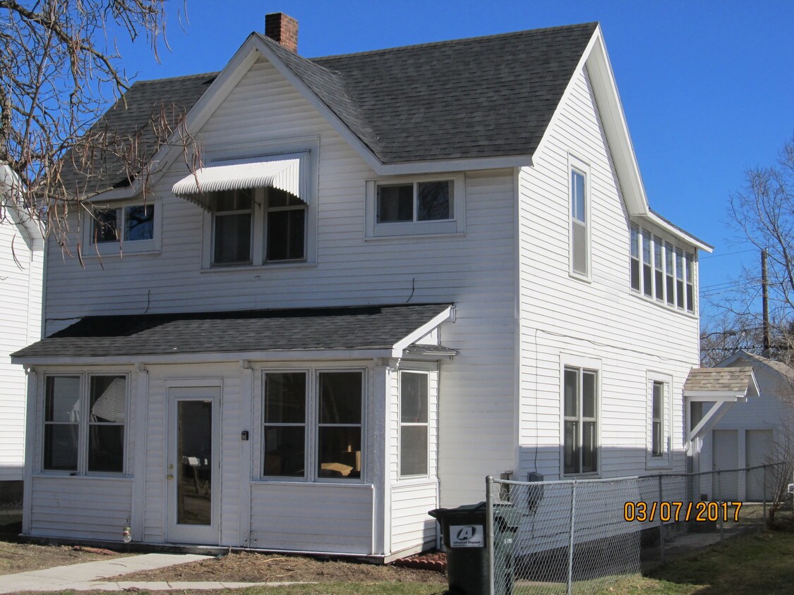 527 Cochrane St Unit half, Eau Claire, WI 54703 527 Cochrane St Eau