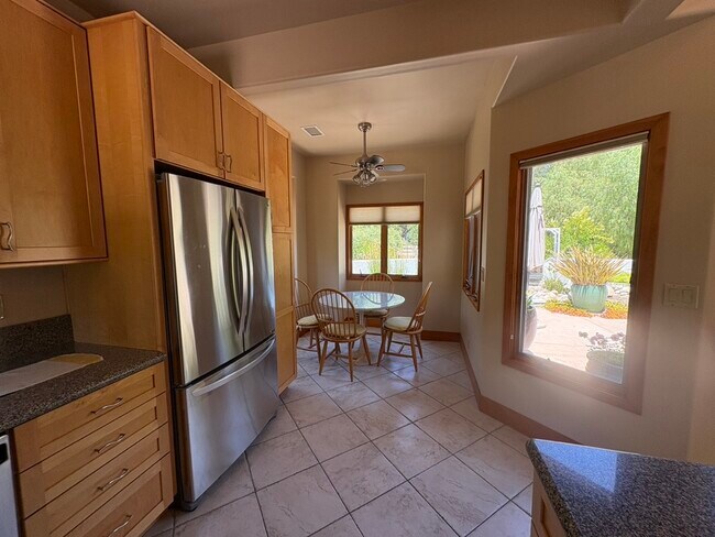Building Photo - 340A Longhorn Ln