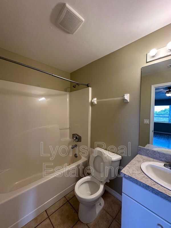 Building Photo - 1125 Gilbert Ave S