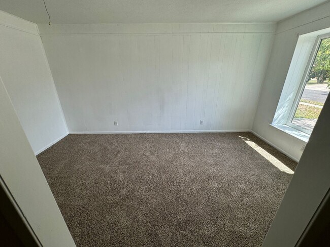 Building Photo - 360 Virtual Tour Available