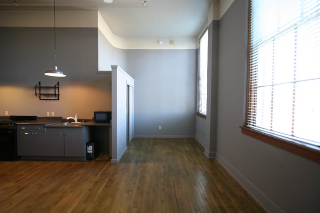 Foto del edificio - 100 Broadway Blvd NE