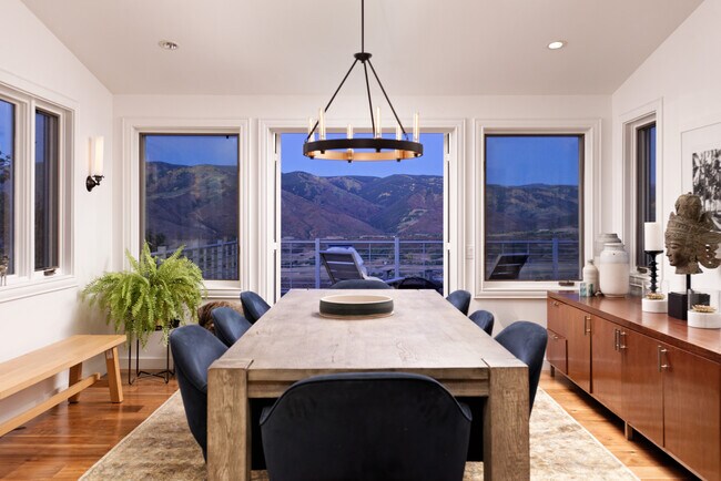 Foto del edificio - 2661 Juniper Hill Rd