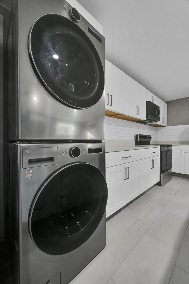 Foto del edificio - 6375 86th Ln