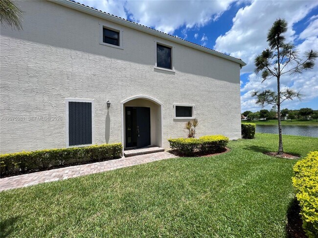 Foto del edificio - 465 NE 194th Terrace