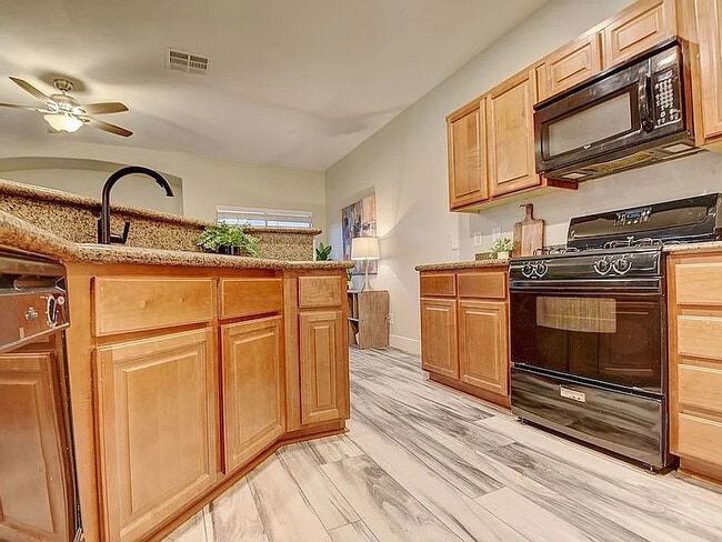 Foto del edificio - 6661 Lookout Lodge Ln