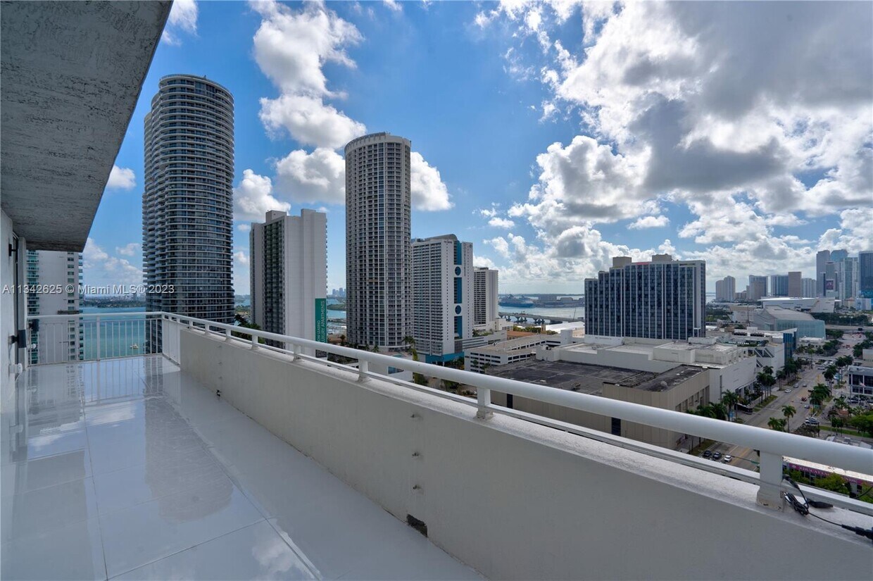 Foto principal - 275 NE 18th St
