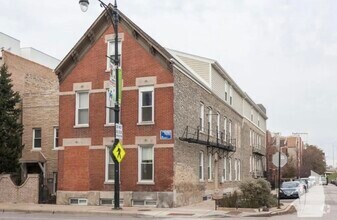 Building Photo - 1536 W North Ave