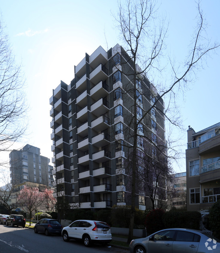 Building Photo - Villa Monika