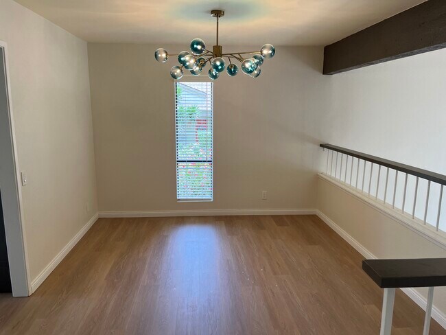 Building Photo - 3304 Caminito Eastbluff