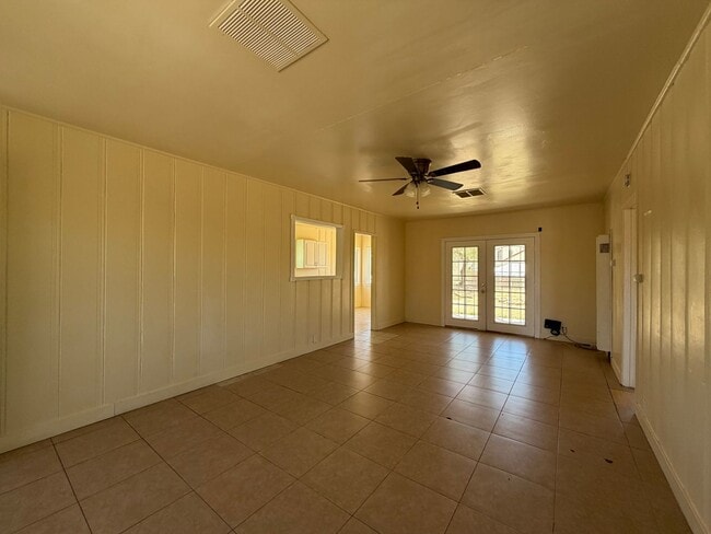 Building Photo - P156