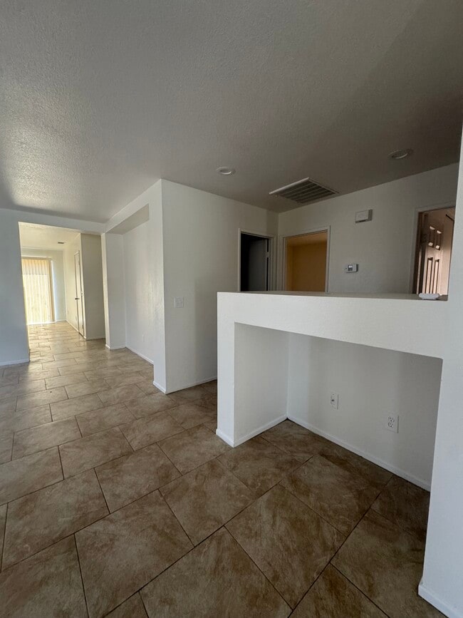 Foto del edificio - 14401 Hidden Rock Rd