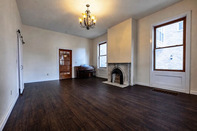 Foto del edificio - 2028 N Cambridge Ave