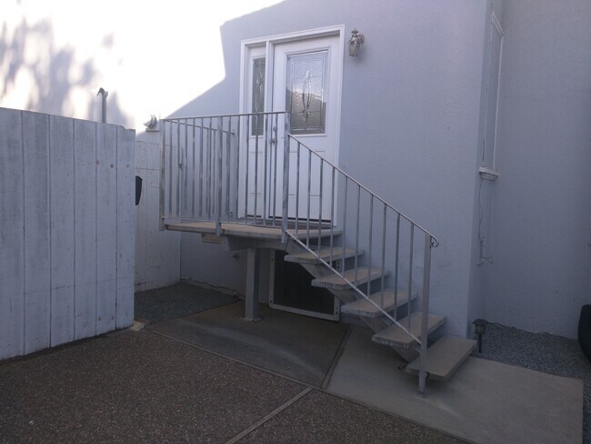 Front Door - 810 Miller Ave