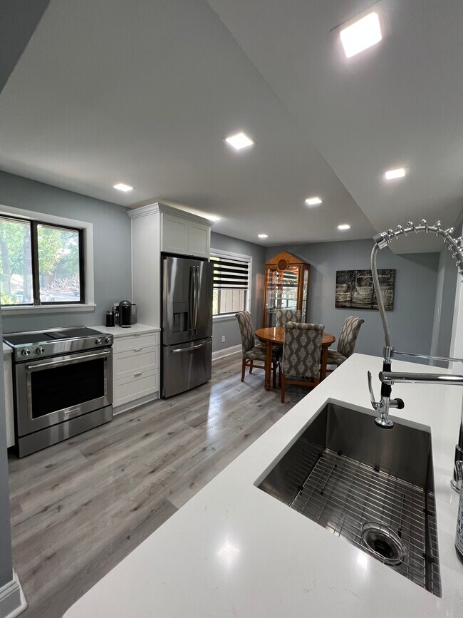 Foto del edificio - 85 Pine Valley Rd